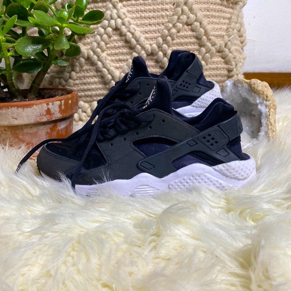 Black Nike Air